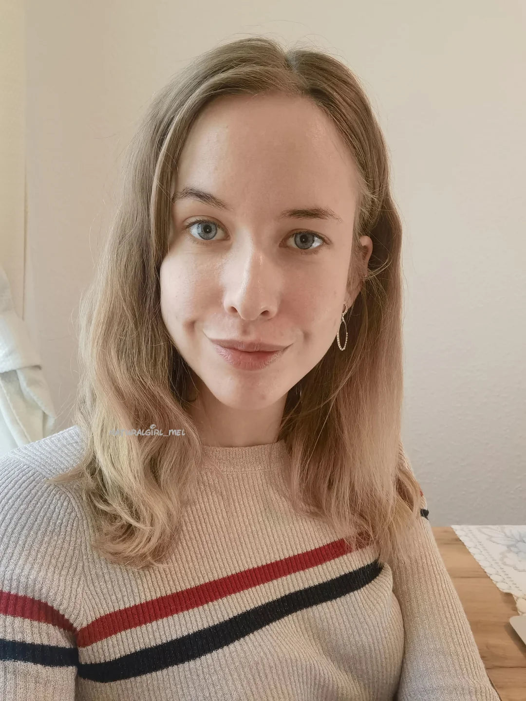 files/no-make-up-selfie-for-you-v0-qktrnw7xco8a1.webp